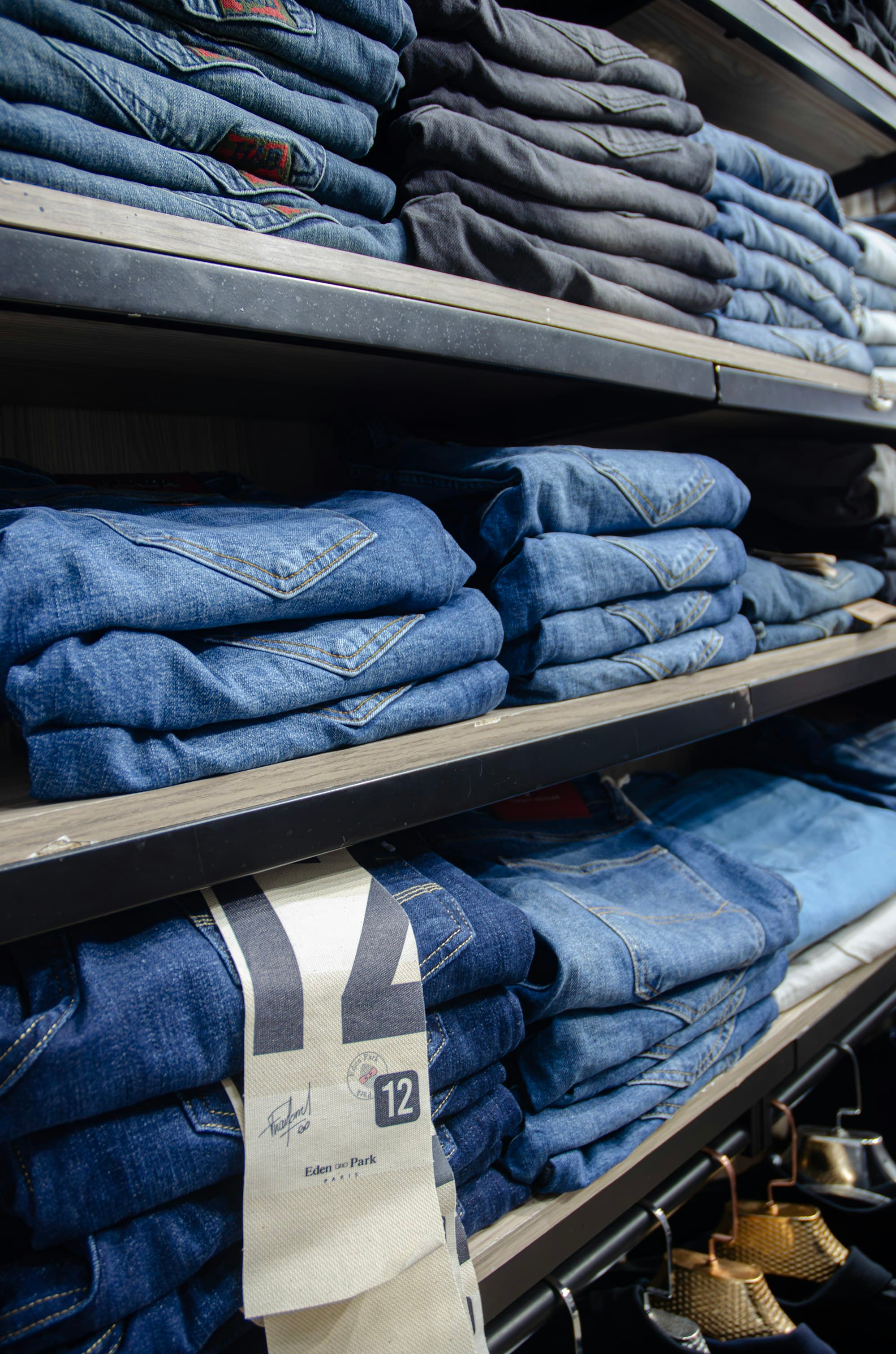 In tem mã vạch quần áo hàng loạt: Tiết kiệm thời gian cho chủ shop